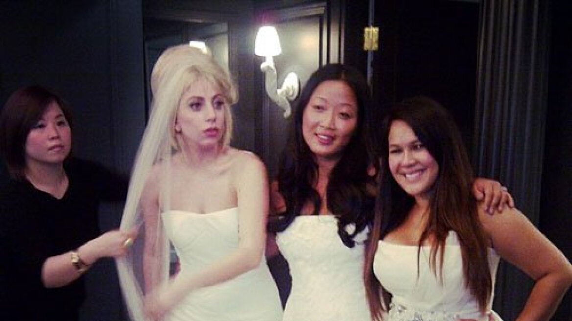 Η Lady Gaga ντύθηκε νύφη! 